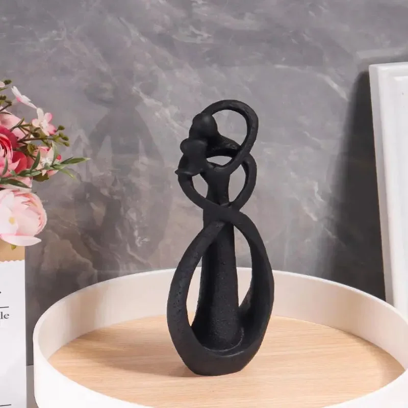 Escultura de Casal Abraçado — detalhe