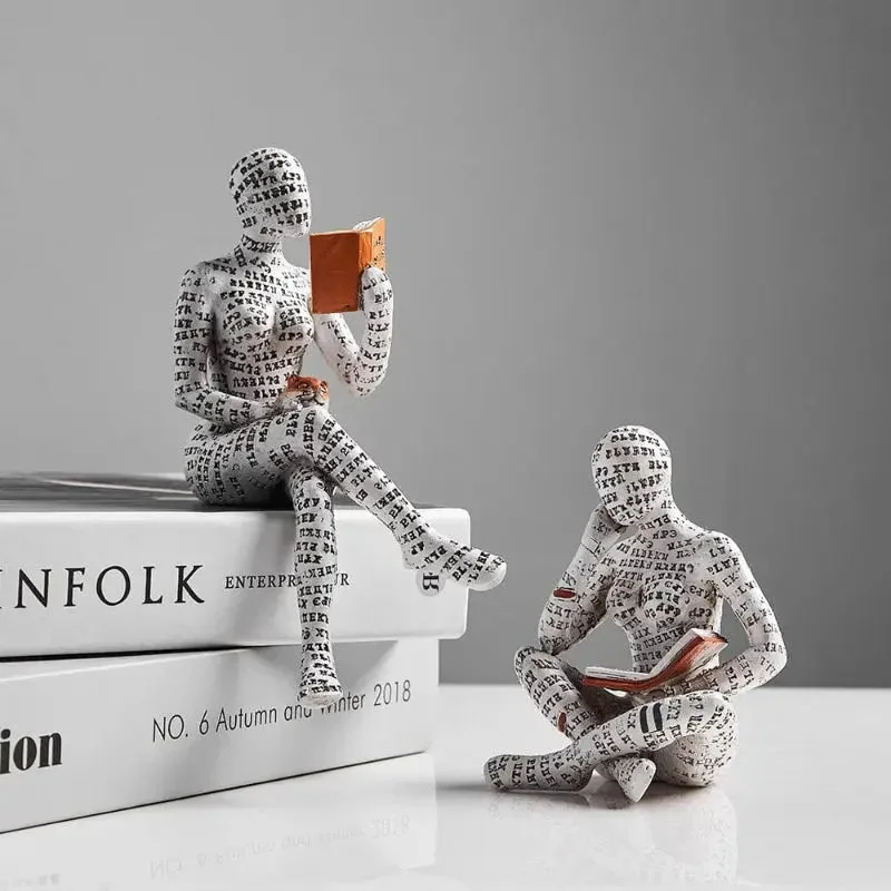 Escultura Mulher Lendo Livro — detalhe