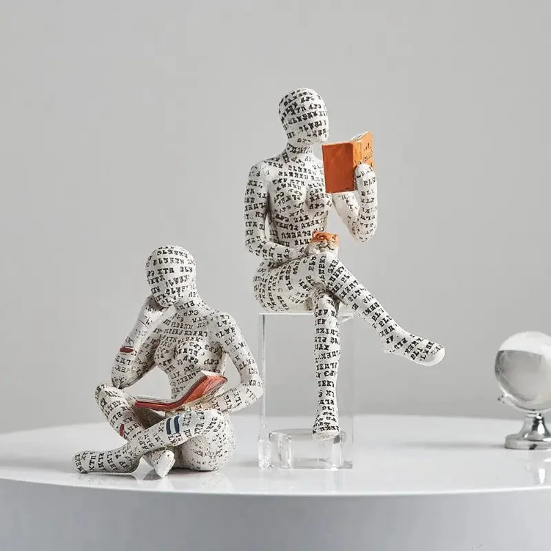 Escultura Mulher Lendo Livro — vista complementar