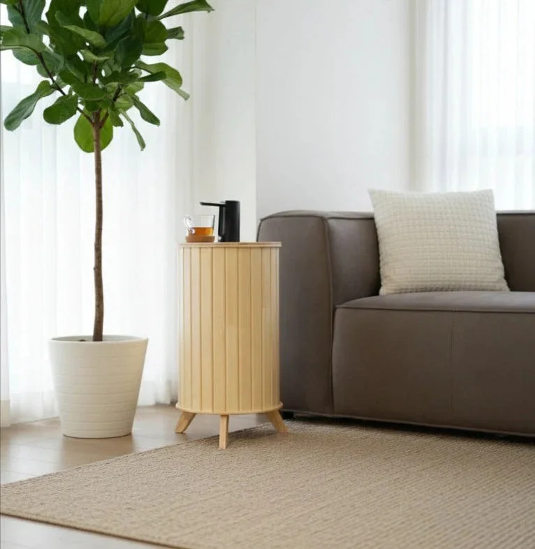 Mesa lateral nórdica para dispensador de água em madeira de pinho premium — vista complementar
